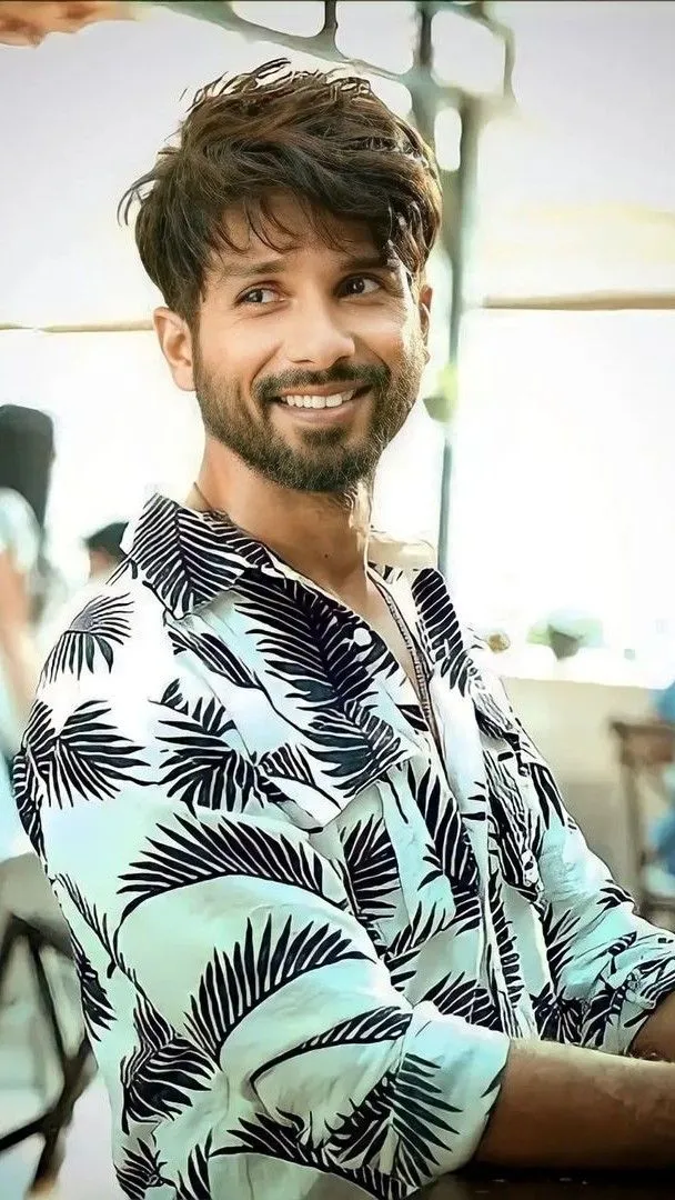 Shahid Kapoor Romeo hairstyle curtain fringe early