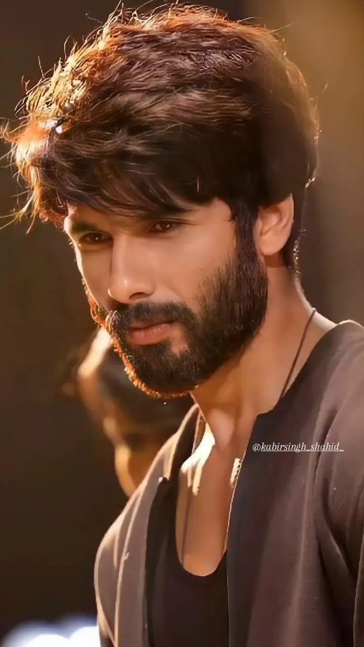 Shahid Kapoor hairstyle in Haider long dramatic