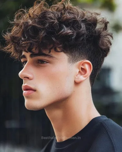 Wavy fringe haircut for oval face