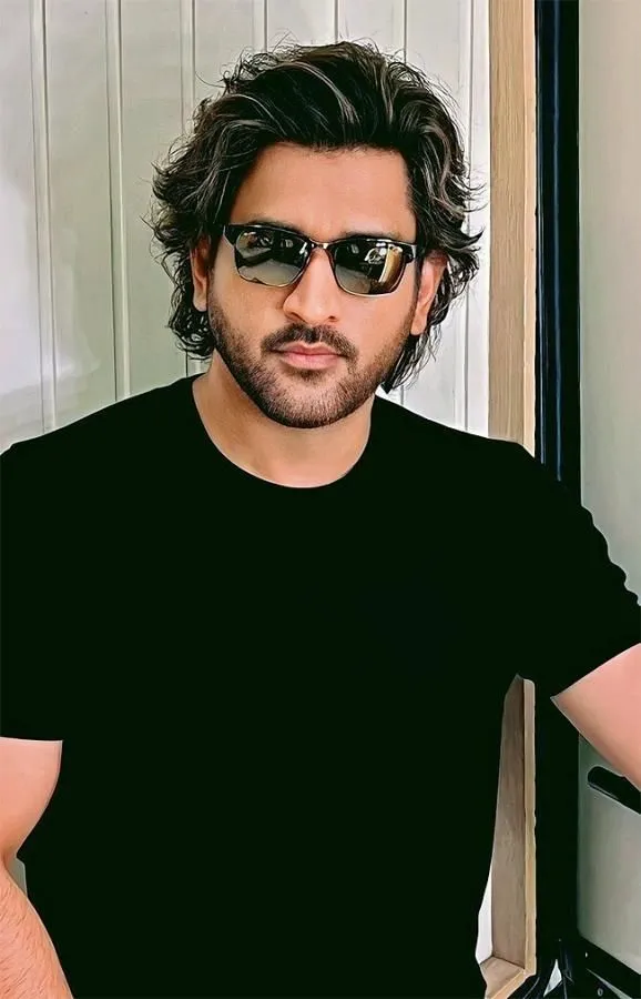 MS Dhoni medium hairstyle