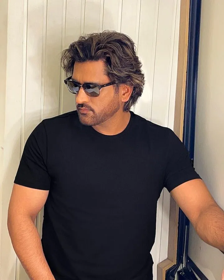 MS Dhoni hairstyle CSK captain