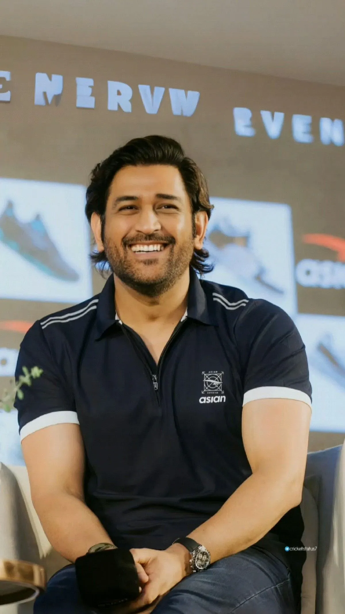 MS Dhoni hairstyle buzz cut 2018