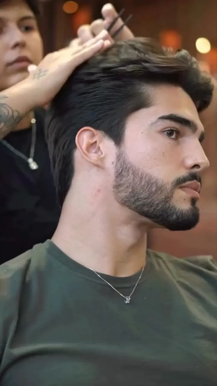 medium textured straight hairstyle for men